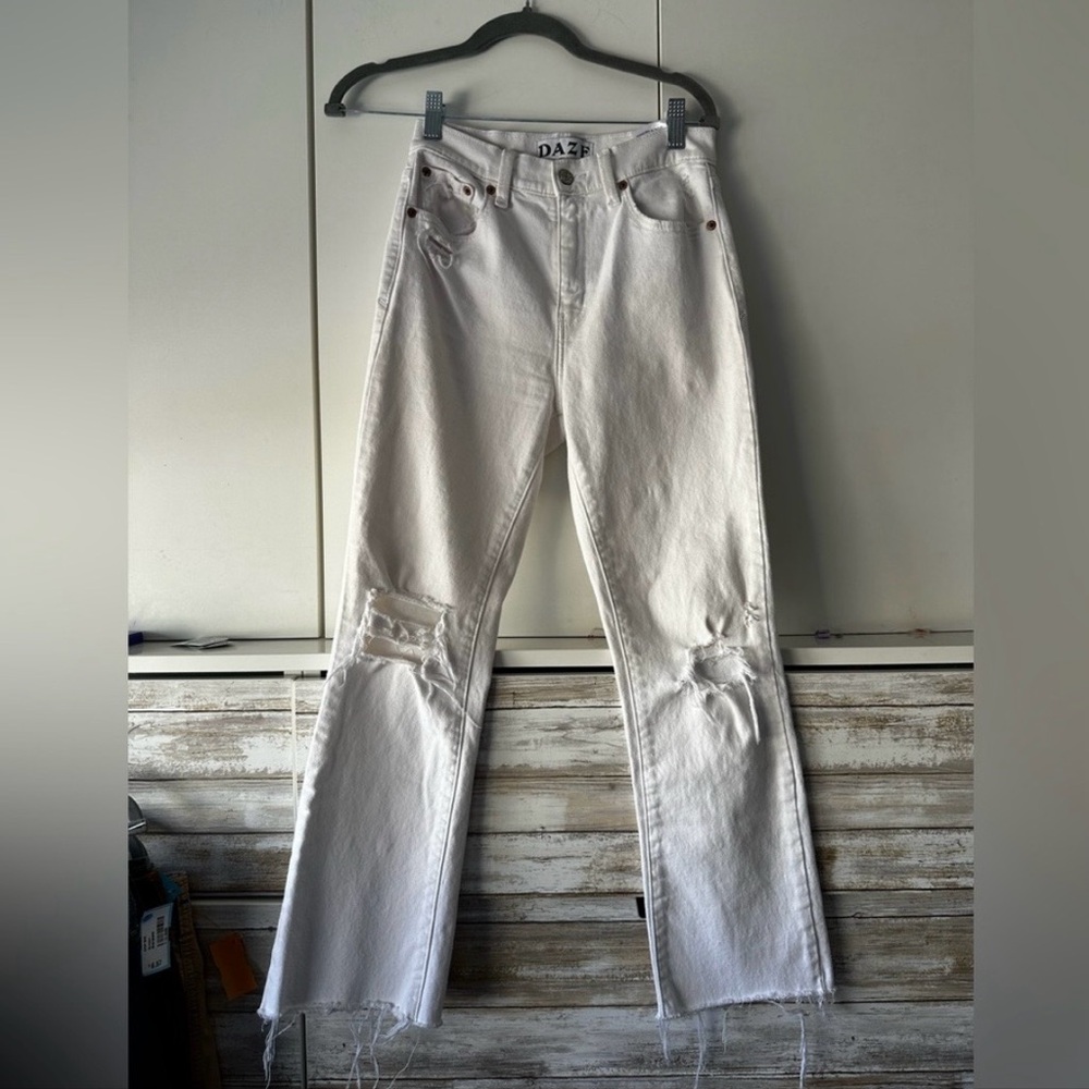 DAZE White Distressed Straight Leg Jeans Size 25 Raw Hem High Rise
